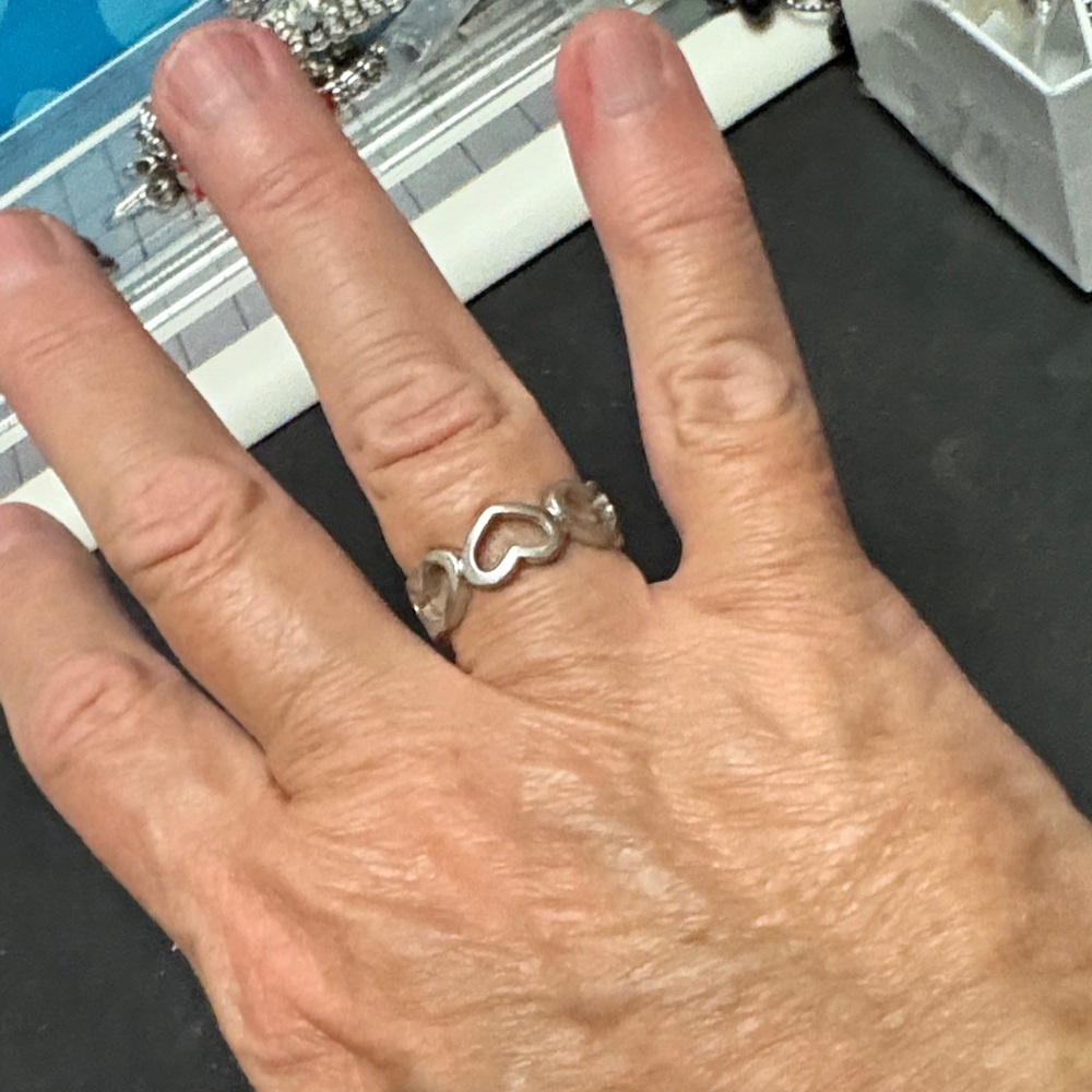 Sweet 925 Sterling Silver  Heart Ring - Picture 7 of 8